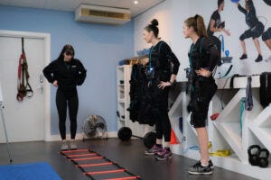 Wat zijn de voordelen van het werken met een personal trainer? | by EMS-Revolution | Jan, 2025 | Medium