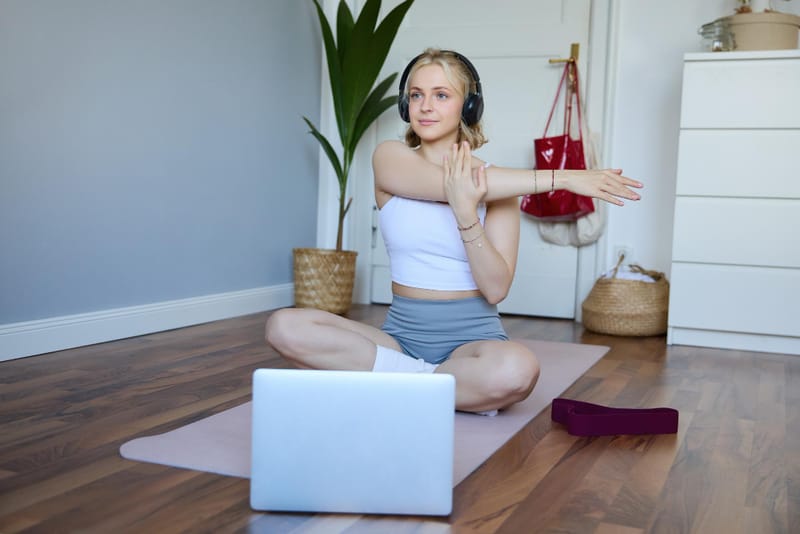 YouTube Chair Yoga Exercises for Beginners to Improve Flexibility and Mobility - Blog's Runner