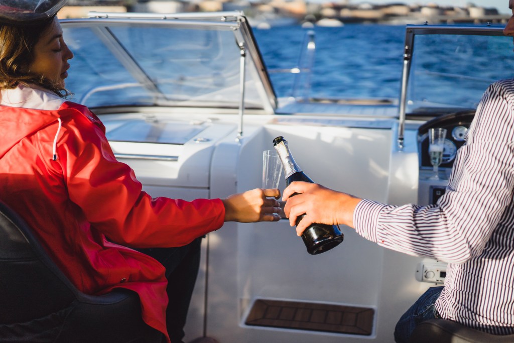 Top Reasons to Choose Boat Rental Lake Conroe for Your Next Outing - YOLO Lake Conroe captain led boat rentals