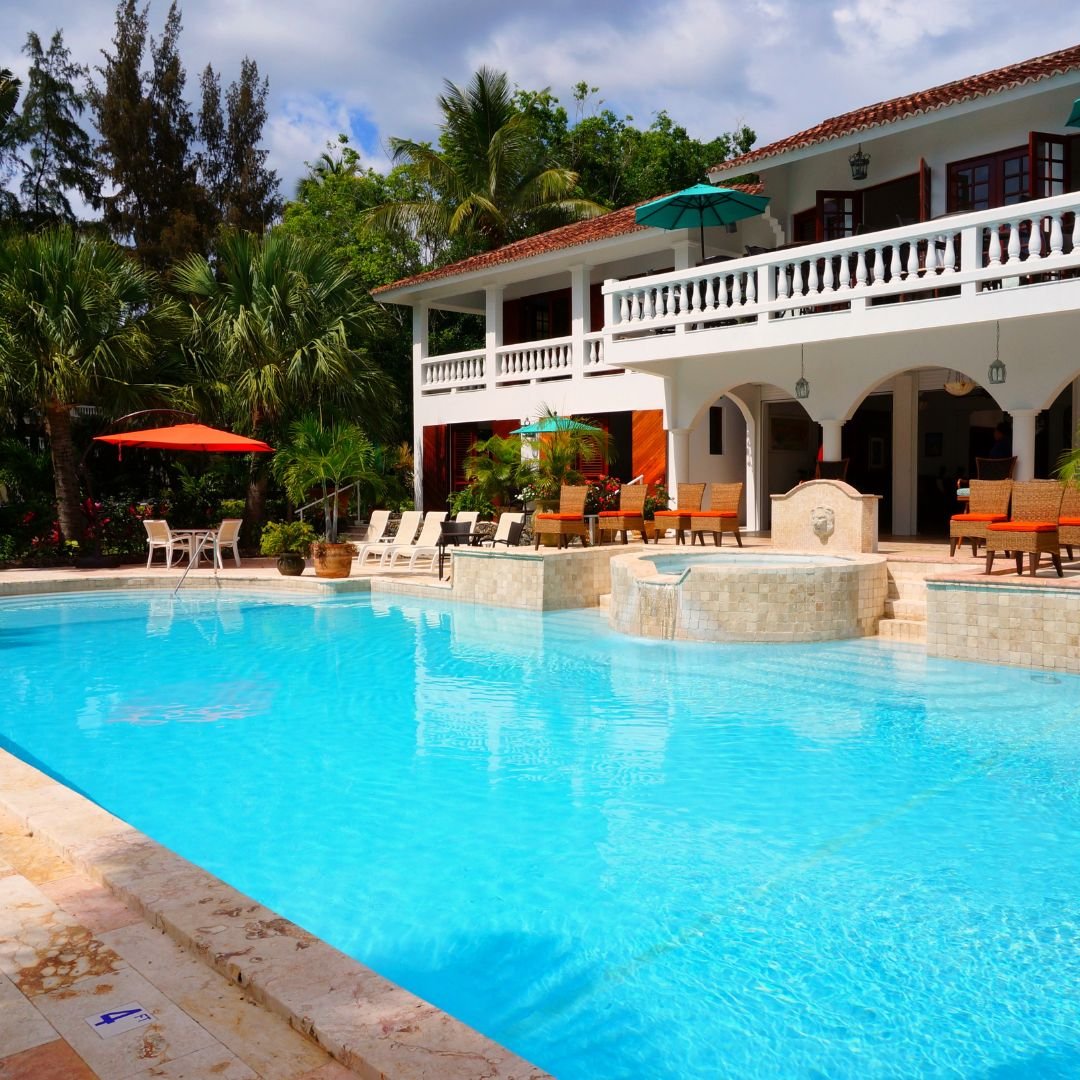 Luxury Resort Design: Why Should You Hire the Best Luxury-Pool Companies in Michigan?