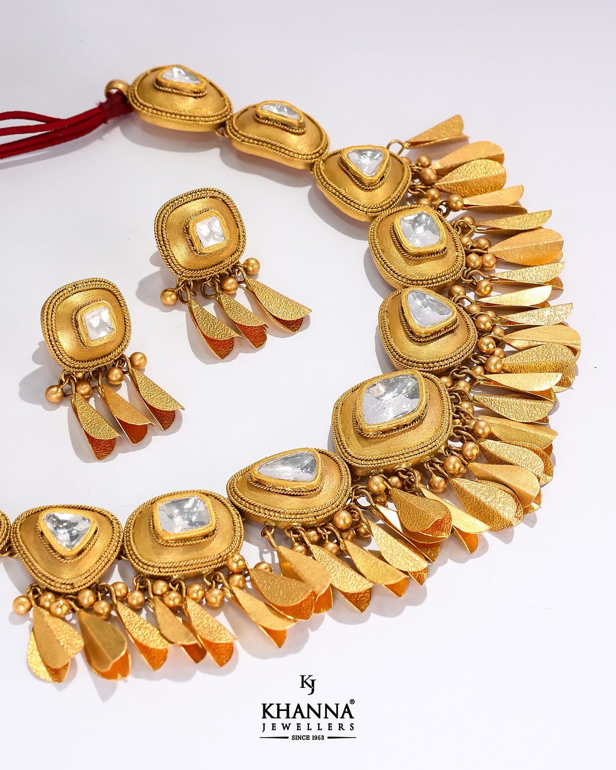 Glow in Gold: Top Tips to Buying Gold Necklace Sets Online | by Khannajewelery | Aug, 2025 | Medium