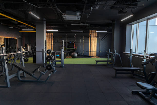 Why Structured Gym Plan Beats Home Workouts at Iron Rails Training Facility – View Pen