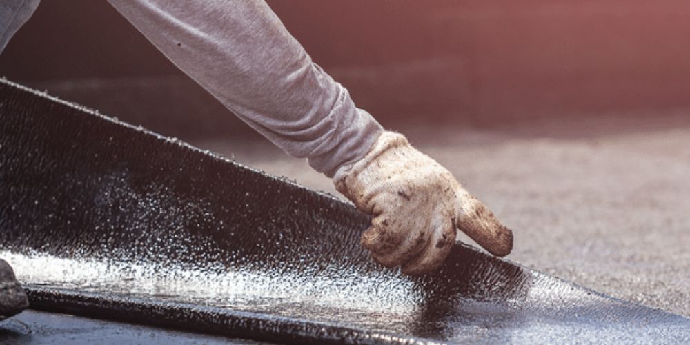 Roofing Tar Guide: Types, Benefits & How to Apply for Leak Repair