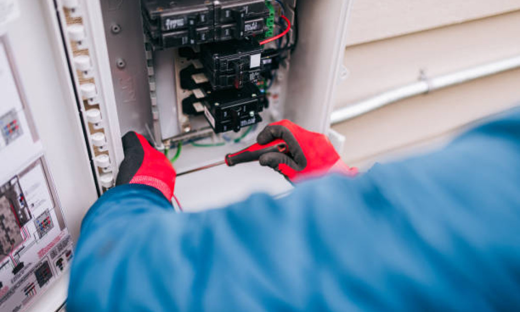 How to Upgrade Old Fuse Boxes Safely With a Licensed Electrician
