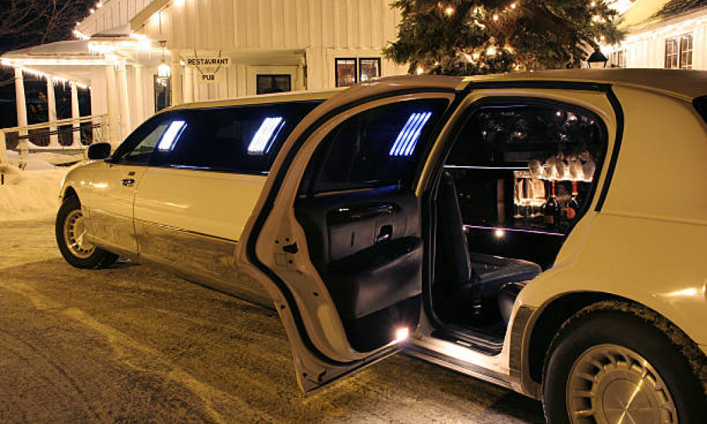 What Problems Do Limousine Rides Solve for Business Travelers?