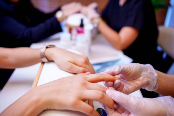 How to Choose a Nail Salon Offering Clean, Non-Toxic Products