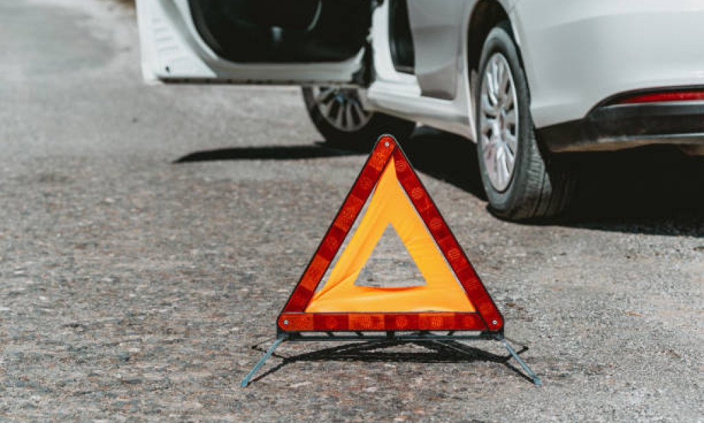 How Roadside Assistance Keeps You Moving in Bad Weather