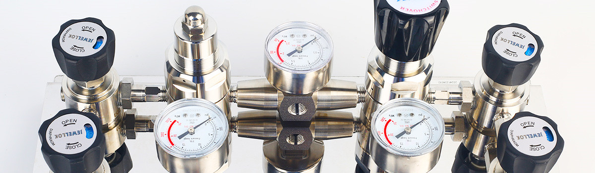 Specialty Gas Pressure Reducing Regulator Valve And Gas Changeover Manifold System | 316L Stainless Steel High Purity Oxygen Nitrogen Helium Argon Gas Changeover Manifold And Gas Cabinet Manufacturer And Supplier