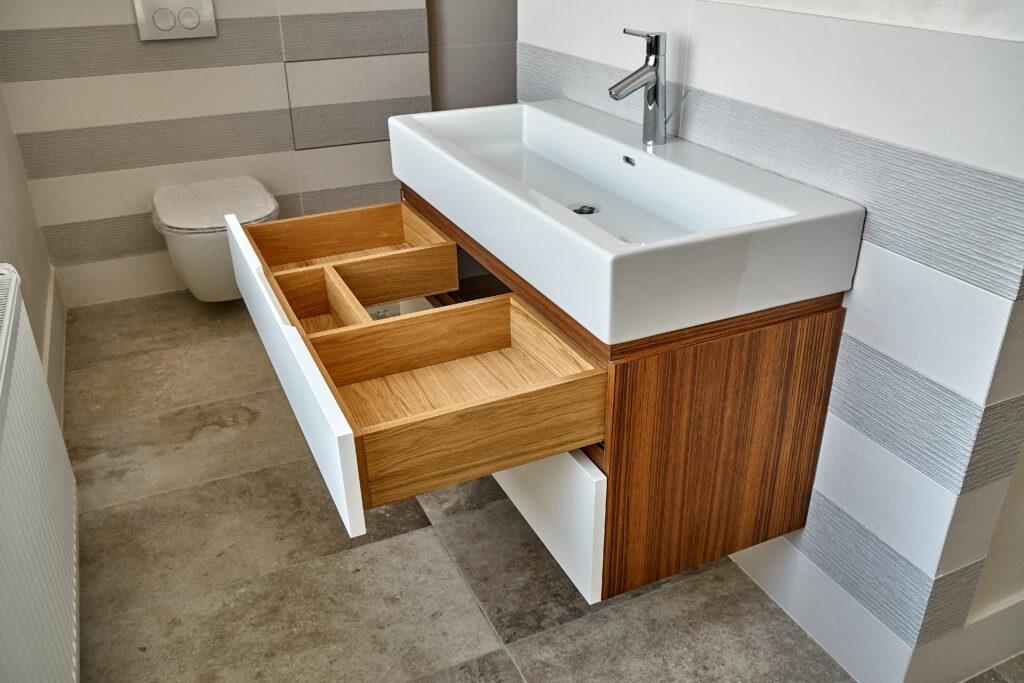 What Colors Make Teak Wood Bathroom Vanities Look Expensive