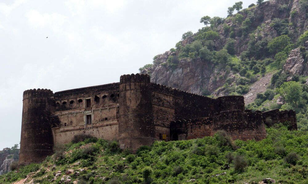 Bhangarh Haunted City With Jaipur Tour | Footloose Holidays Tour Packages