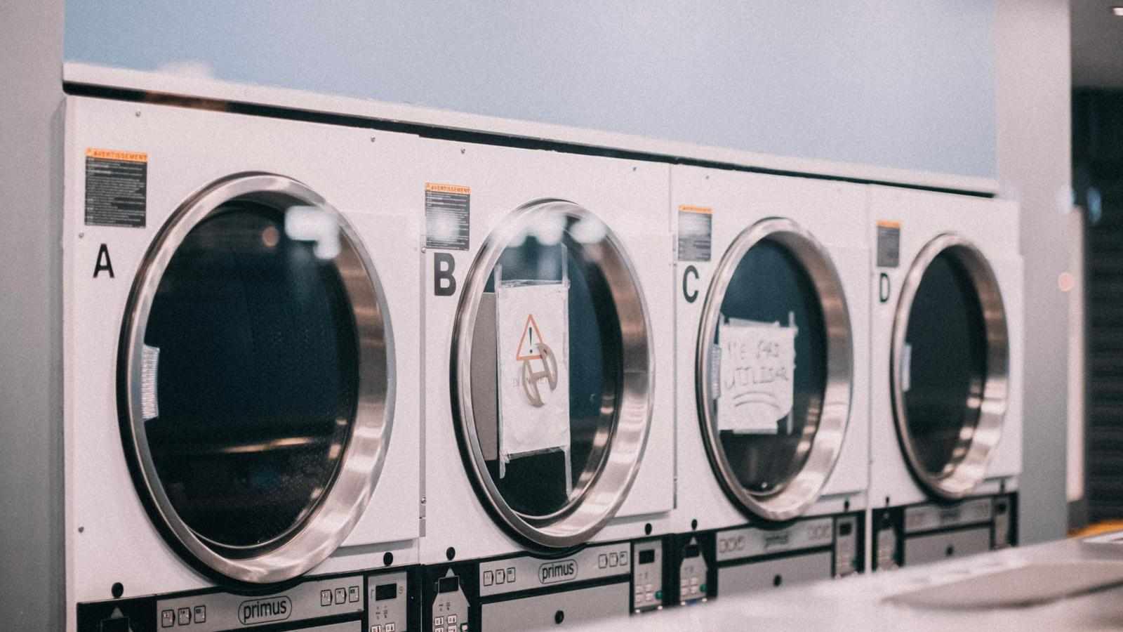How Commercial Laundry Service Phoenix Supports Local Businesses