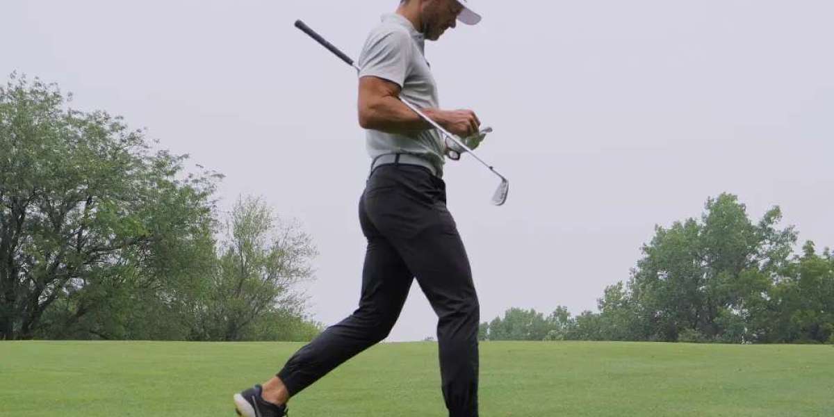Why Golfers Need Men's Golf Pants
