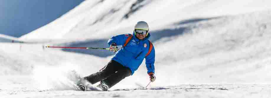 Maison de ski Cover Image