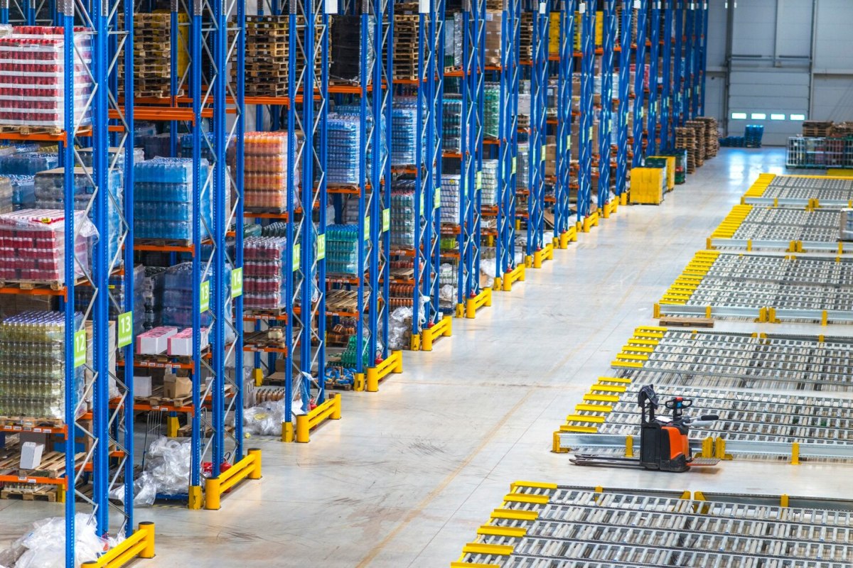 A Smart Guide to Selecting The Right Warehouse Racking Company in the UAE – Safe Align Storage Solutions