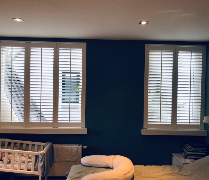 Moderne Raamoplossing met Stijl, Licht en Functionaliteit