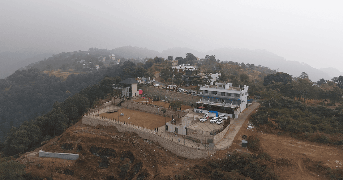 Budget vs Luxury Resorts in Morni Hills – What Should You Choose?