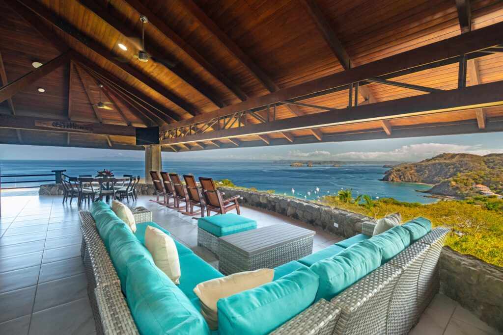 Why Should Travelers Rent a Villa in Papagayo Bay Instead of a Resort?