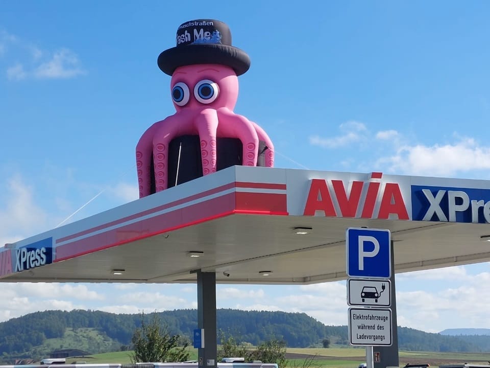 Aufblasbare Figuren und aufblasbare Werbung in XXL • AIR-Promotion