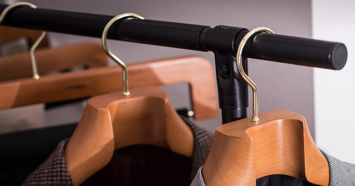 What Makes the Best Suit Hangers and Wooden Trouser Hanger?