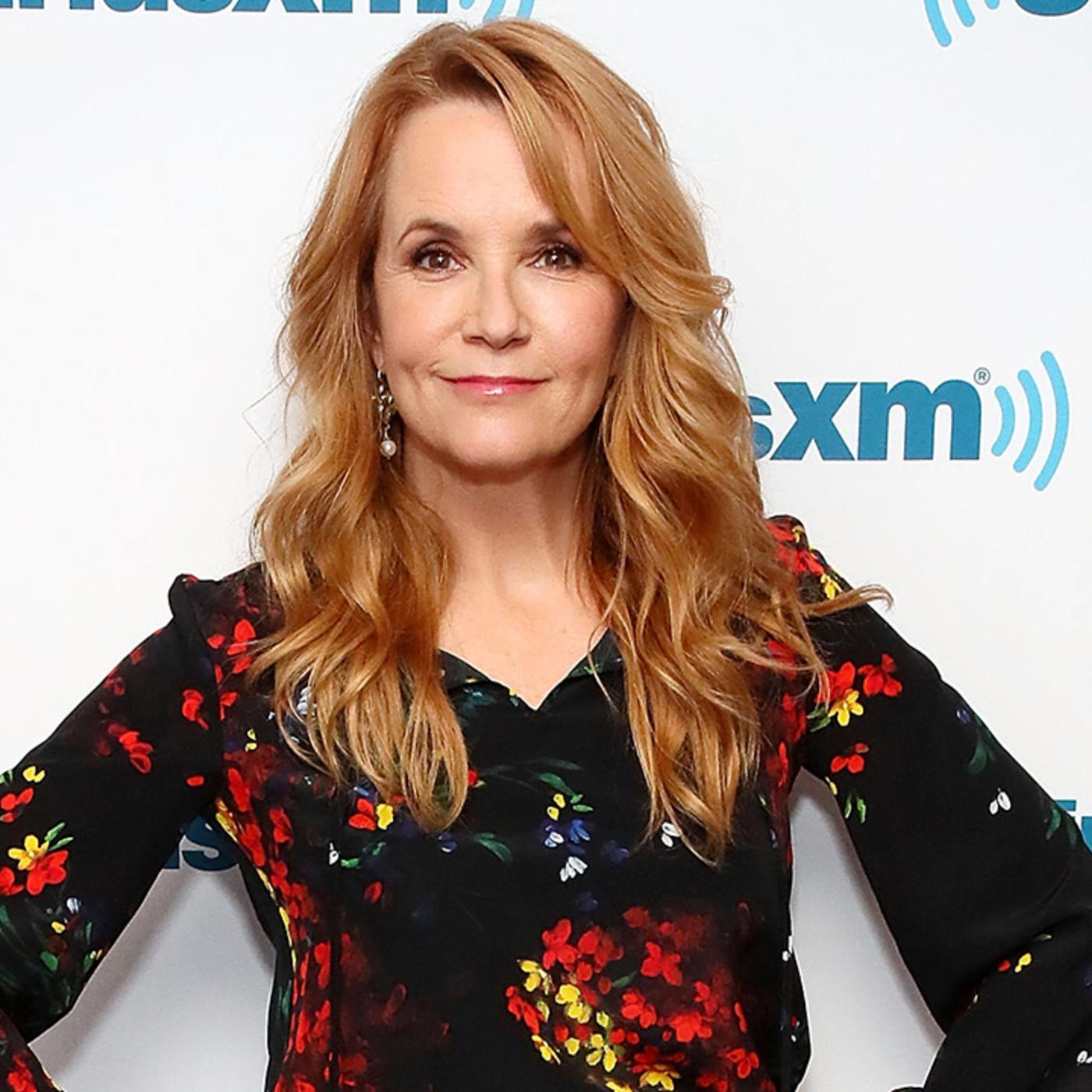 Lea Thompson keeps coming up with hits, her latest is ABC's Goldbergs - Podcast Playground