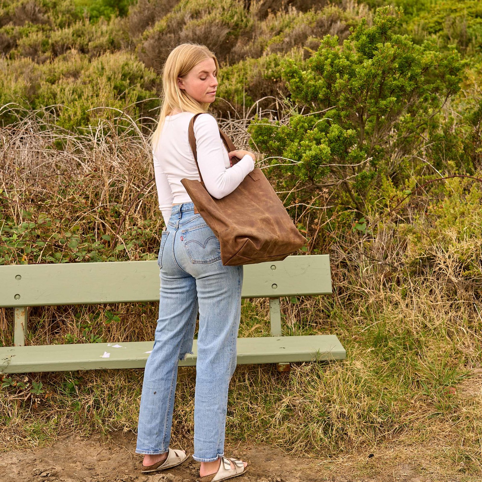 The Gift She’ll Actually Use Every Day: Why a Women's Leather Tote Bag Wins - Queen of Article