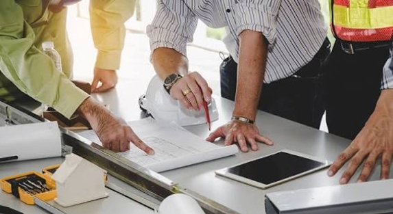 How Professional Builders Manage Residential Construction Projects